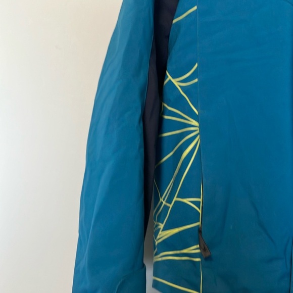 Spyder Blue and Navy Puffer Ski Snow Jacket for Outdoor Adventures - Picture 2 of 8
